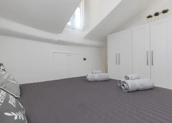 Apartman Just Urban - Impressive 1br Penthouse In Center - Metro M2 M4