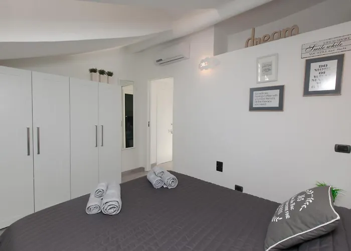 Apartman Just Urban - Impressive 1br Penthouse In Center - Metro M2 M4