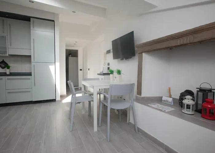 Just Urban - Impressive 1br Penthouse In Center - Metro M2 M4 Mailand