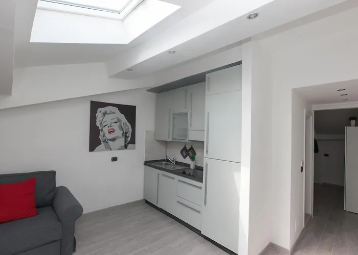 Just Urban - Impressive 1br Penthouse In Center - Metro M2 M4 Apartman *