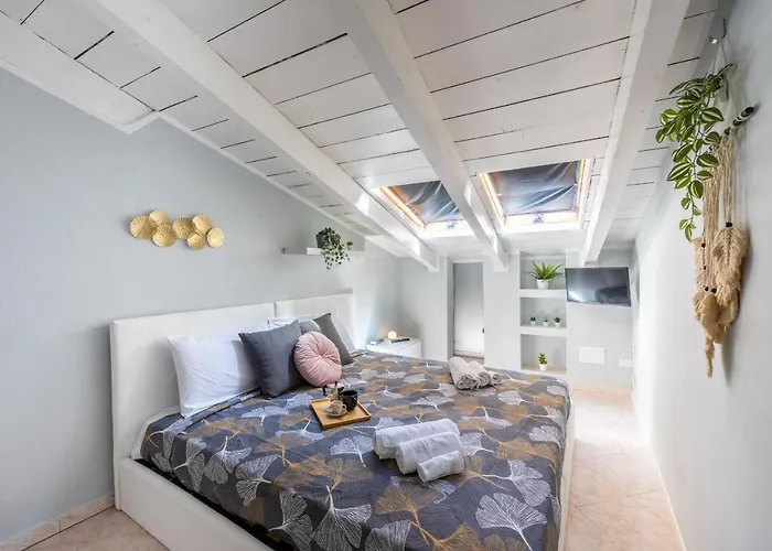 Free Parking Tiny House Wifi Netflix 15 Minuti Dal Duomo Lägenhet