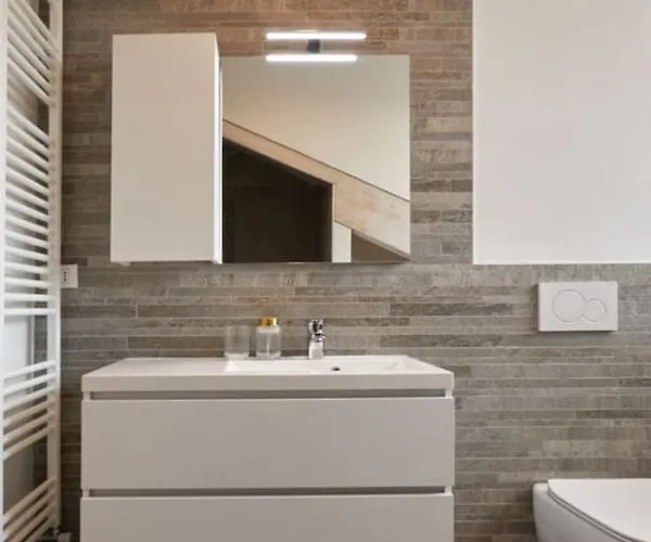 דירה The Attic 18 *