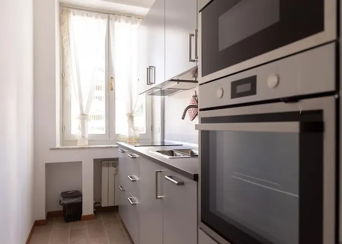 Youhosty - De Cristoforis12 Bis * Milán