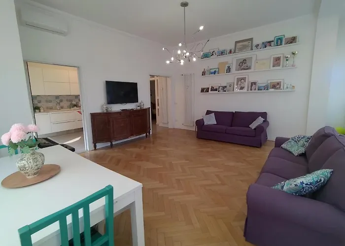 公寓 Spacious In The Heart Of The