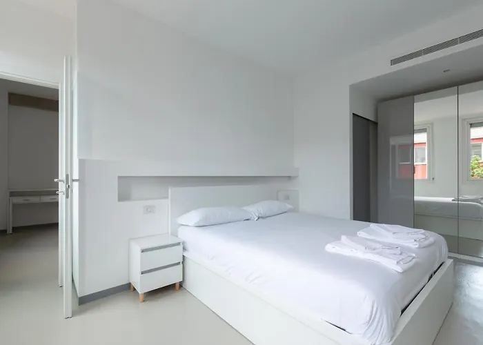Апартаменты Porta Nuova Bright And Stylish Flat Милан