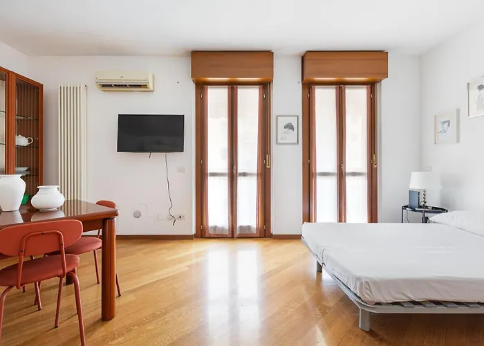 Cosy With Balcony & Private Garage Appartamento