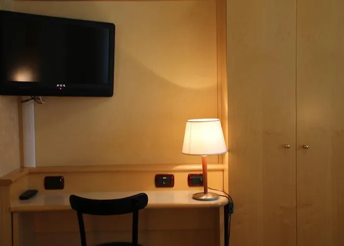 Mokinba Sant'ambroeus מלון מילאנו