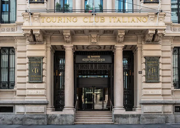 Отель Palazzo Touring Club Milan, A Radisson Collection Милан