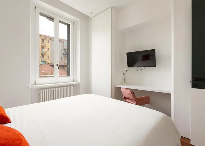 Guesthost - Modern & Comfortable Flat - Near Station Apartment Mailand