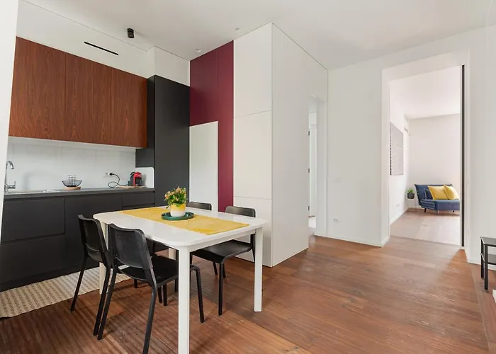 Guesthost - Modern & Comfortable Flat - Near Station *