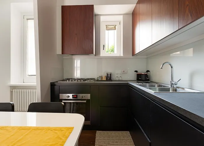 Apartment Guesthost - Modern & Comfortable Flat - Near Station