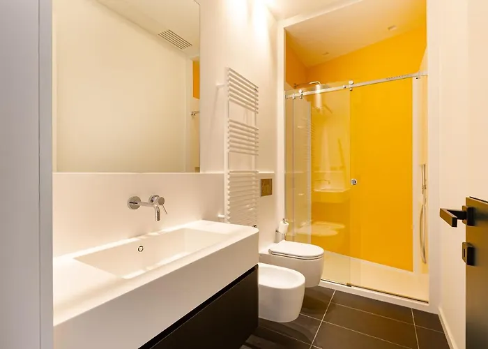 Guesthost - Modern & Comfortable Flat - Near Station Apartment Mailand