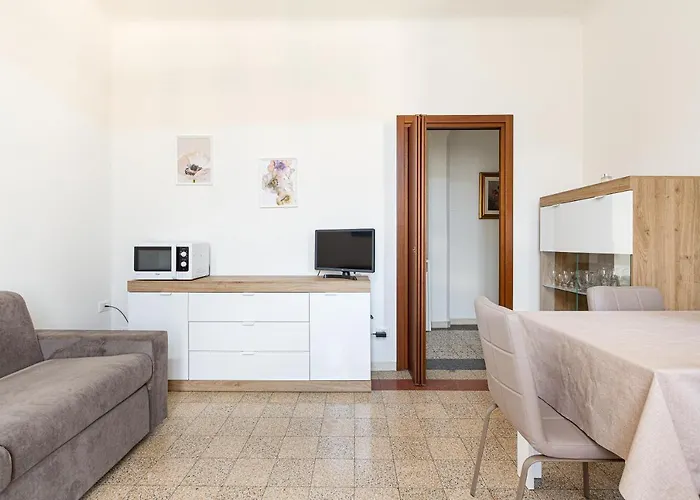 Guesthost - Ca' Granda M5 Bright