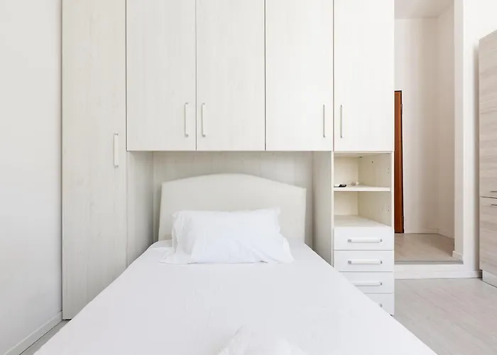Guesthost - Niguarda Private 15sqm アパート ミラノ