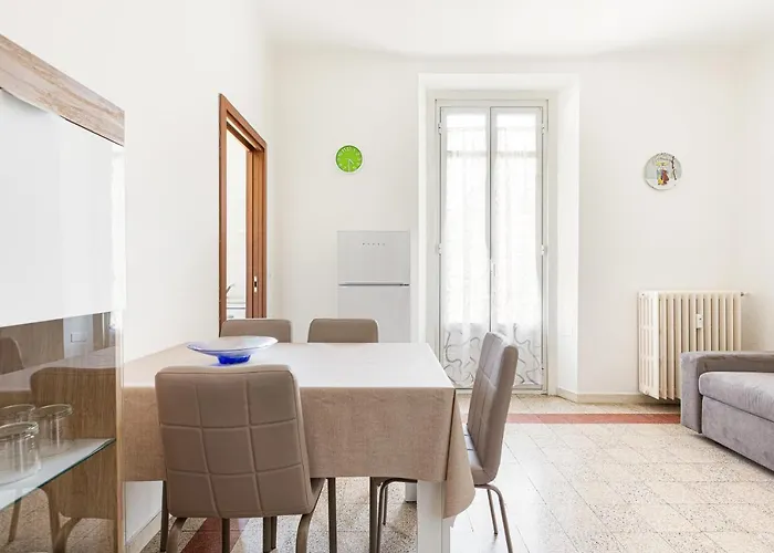 Guesthost - Ca' Granda M5 Bright Appartamento *