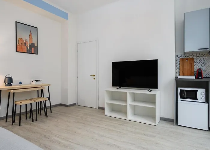 Insubria 8-3sx - Monolocale Cool Apartment *