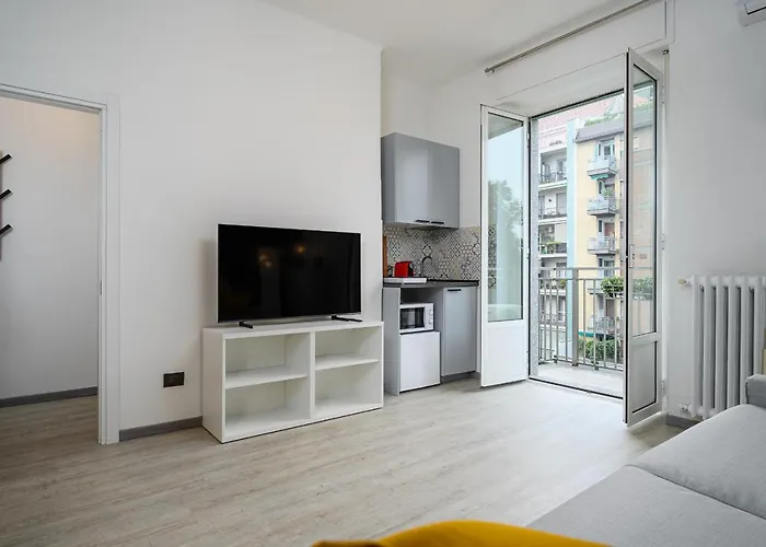 Insubria 8-3sx - Monolocale Cool * Milan