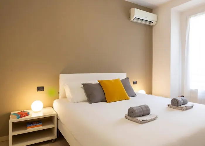 Happy - Naviglio Grande