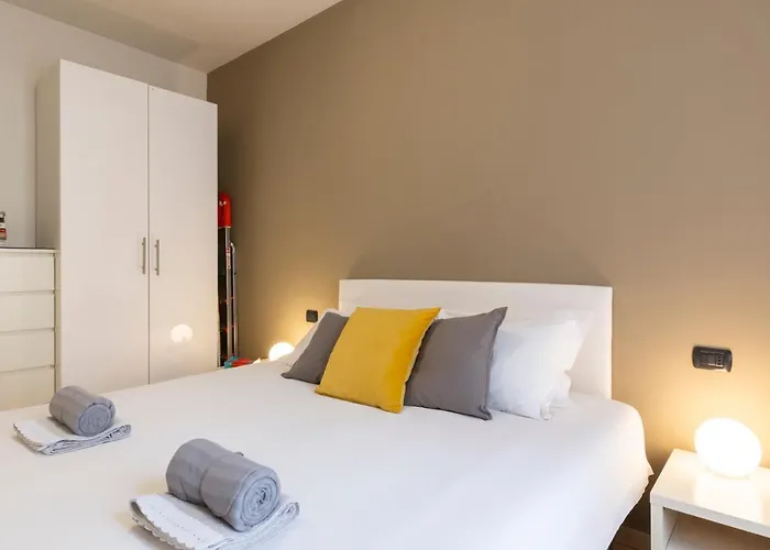 Happy - Naviglio Grande *