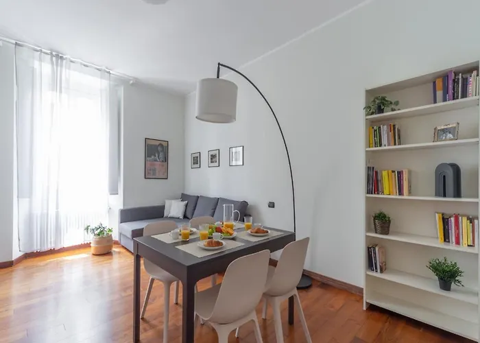 The Rent - Spacious Two-bedroom In Porta Romana Apartament Mediolan