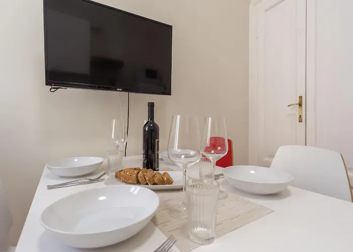 The Rent - Spacious Two-bedroom In Porta Romana