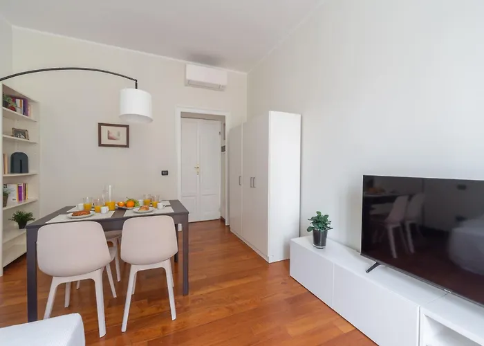 The Rent - Spacious Two-bedroom In Porta Romana Apartament *