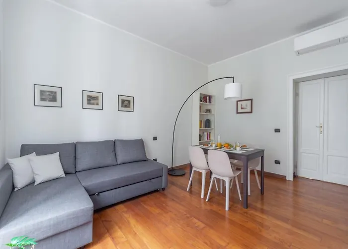 The Rent - Spacious Two-bedroom In Porta Romana Apartament