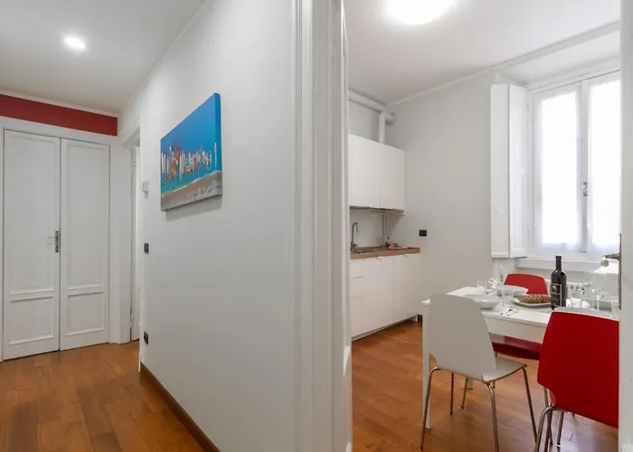 The Rent - Spacious Two-bedroom In Porta Romana Apartament *