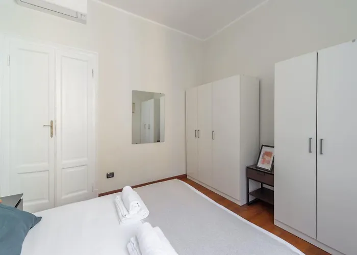 The Rent - Spacious Two-bedroom In Porta Romana * Mediolan
