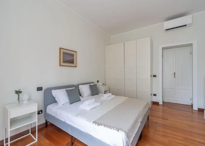 The Rent - Spacious Two-bedroom In Porta Romana * Mediolan