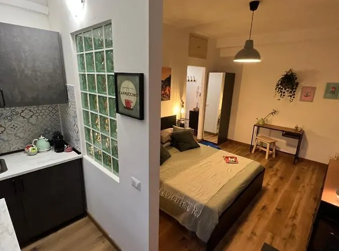 Stylish 3 Km Away From Duomo - Netflix, Wi-fi, All Comforts Included 아파트 *
