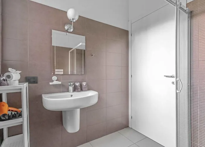 Cos54 - Exclusive With Garden In 米兰