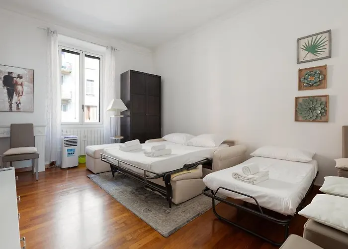 Lägenhet Roomy X5 - 850 M Far From Famagosta Mm2 Milano