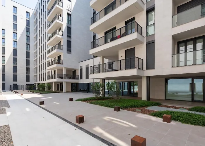 Easytopstay - Cozy Flat With Parking *