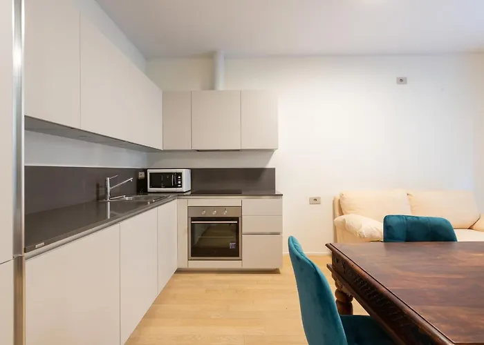 Easytopstay - Cozy Flat With Parking *