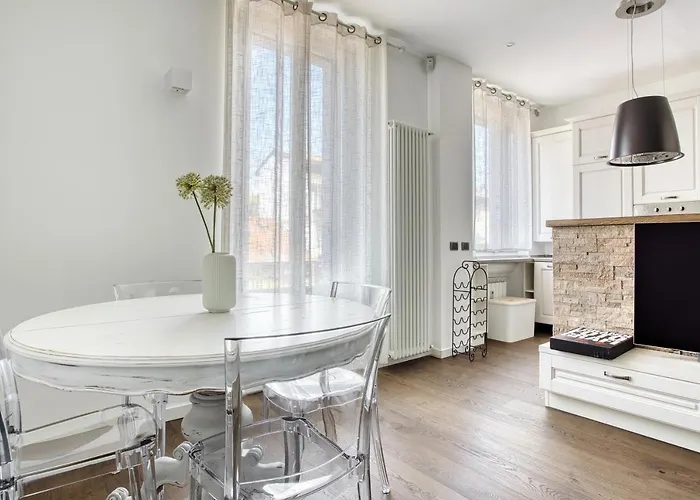 Joivy Superb 2bed Flat With Balcony *