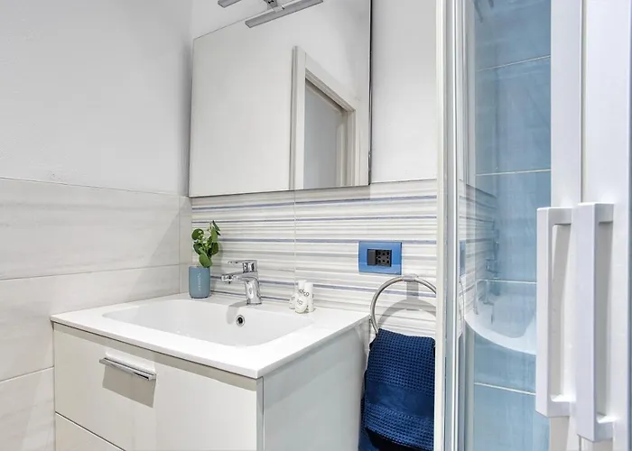 Joivy Superb 2bed Flat With Balcony * Милан