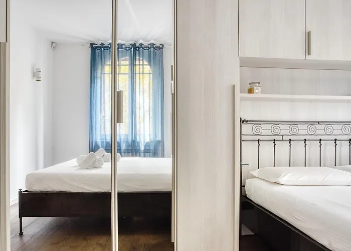 Апартаменты Joivy Superb 2bed Flat With Balcony *