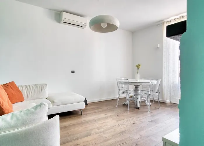 Joivy Superb 2bed Flat With Balcony *