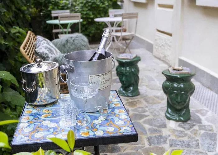 Luxury Bohemian With Private Garden In Milánó