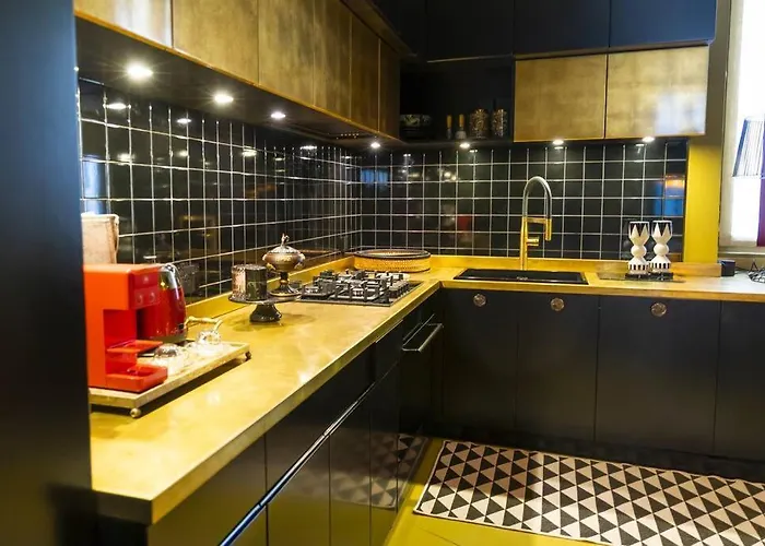 Luxury Bohemian With Private Garden In Milánó