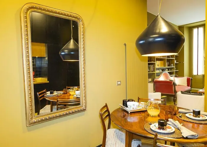 Luxury Bohemian With Private Garden In Apartman Milánó