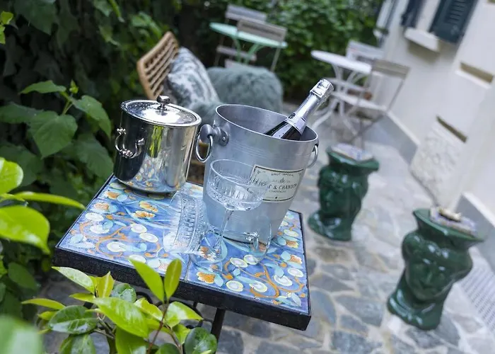 Luxury Bohemian With Private Garden In Apartman