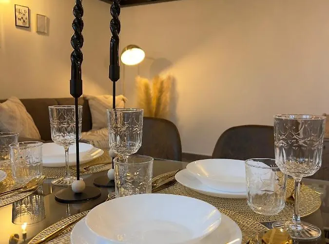 Regina In Porta Romana 3 - Sky Tv, Wifi & Breakfast Box