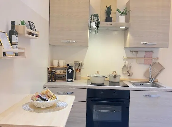 Regina In Porta Romana 3 - Sky Tv, Wifi & Breakfast Box *