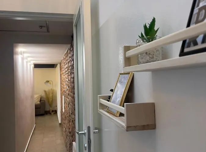 Regina In Porta Romana 3 - Sky Tv, Wifi & Breakfast Box *