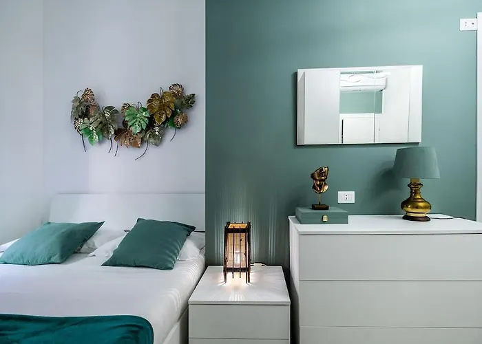 Linate Airport Elegant Suite,tram 1 Minute Away