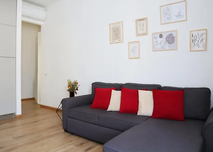 Isola District Bright House