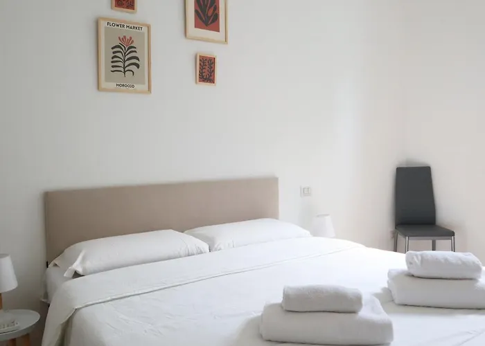 Isola District Bright House