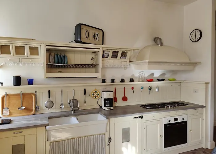 Elegante Trilocale A Apartment